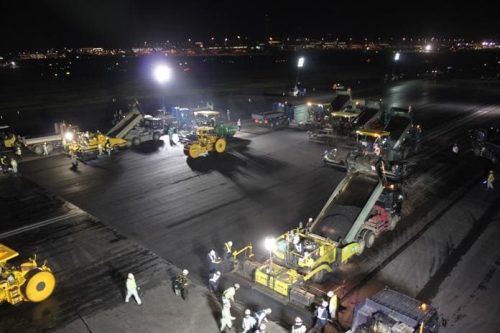 施工事例(東京国際空港C滑走路中央部舗装改良工事)