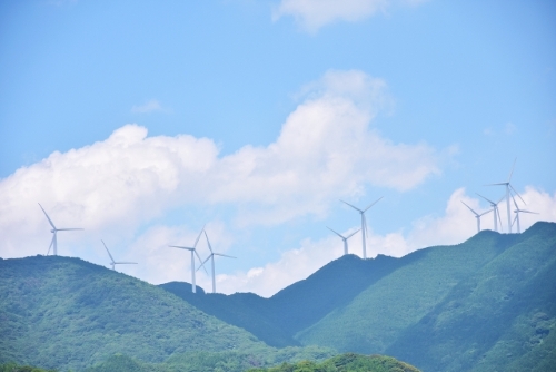 日本の発電量に占める再生可能エネルギーの割合は20％以下